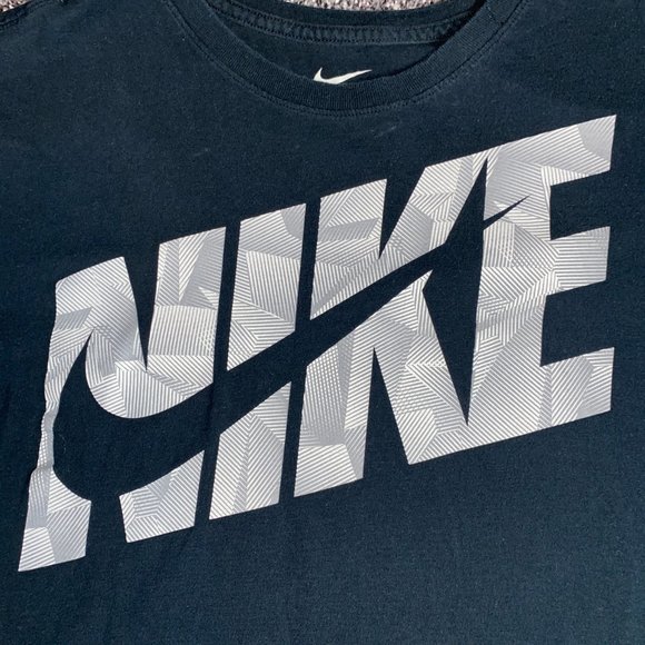 The Nike Tee Athletic Cut Black Shirt with Swoosh Size Large - Picture 2 of 4